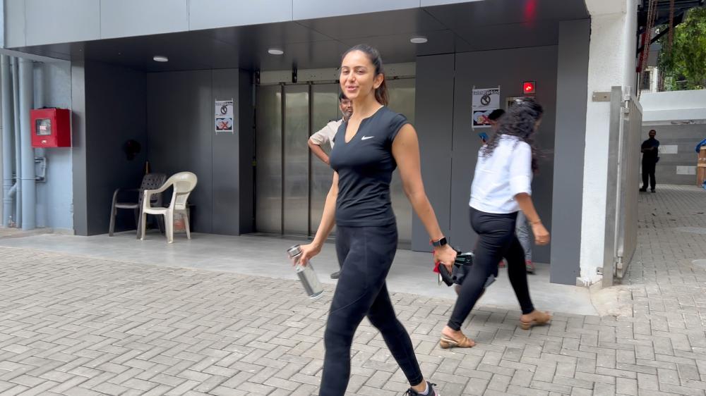 rakul-preet-singh-was-spotted-in-bandra-looking-effortlessly-chic